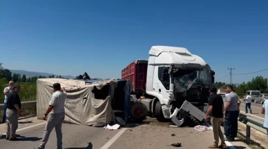 TIR’la çarpışan traktör yan yattı