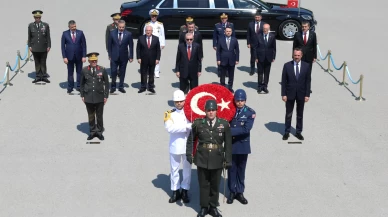 Cumhurbaşkanı Erdoğan ile YAŞ üyelerinden Anıtkabir ziyareti
