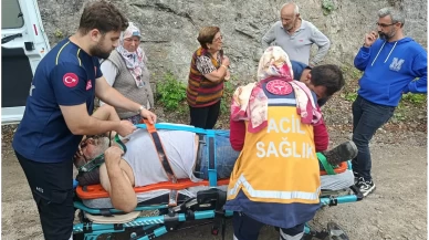 Artvin’de mahsur kalan çiftçi ile çoban kurtarıldı