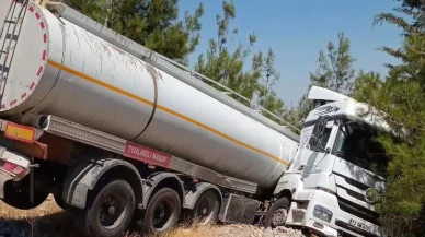 Kontrolden çıkan tanker şarampole devrildi