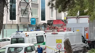 24 yaşındaki sürücü kamyon rampasının altında kaldı