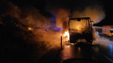 Seyir halindeki yolcu otobüsü alevlere teslim oldu