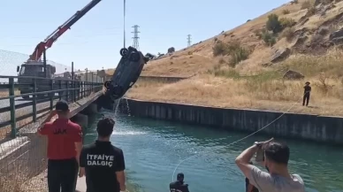 Suya gömülen otomobilden 4 kişi sağ çıkarıldı