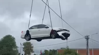 Kontrolden çıkan otomobil doğal gaz tesisine girdi