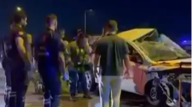 Kontrolden çıkan otomobil refüje çarptı