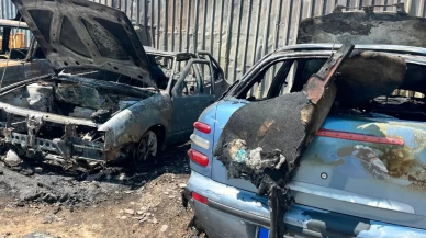 Alevler 4 otomobili kullanılamaz hale getirdi