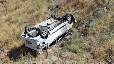Bingöl’de hafif ticari araç şarampole devrildi