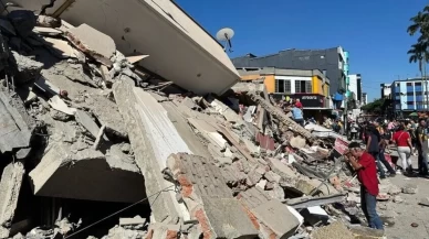 Kolombiya'daki 7,4'lük depremde can kaybı giderek artmaya devam ediyor