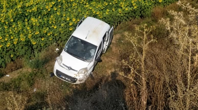 Edirne’de yoldan çıkarak takla atan hafif ticari araçtaki 1 kişi öldü, 1 kişi yaralandı