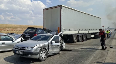2’si TIR 13 araç birbirine girdi