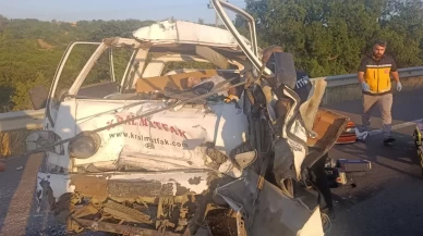 Kamyona arkadan çarpan kamyonetin sürücüsü öldü