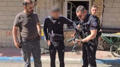Sokakta kar maskeli ve silahlı şahıs paniği!