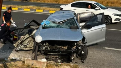 Kastamonu'da kontrolden çıkan otomobil menfeze devrildi