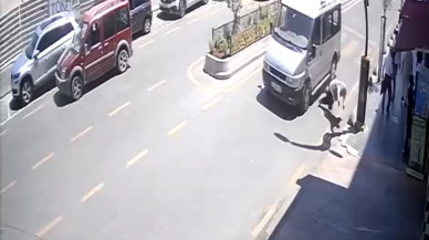 Yolun karşısına geçerken minibüs çarptı
