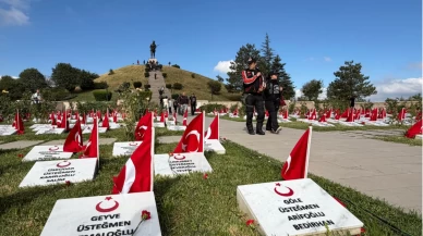 Büyük Taarruz’un 104’üncü yılında Dumlupınar Şehitliği’ne ziyaretçi akını