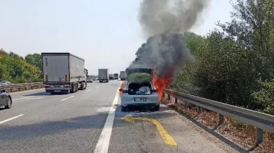 Anadolu Otoyolu’nda seyir hâlindeki otomobil alev aldı