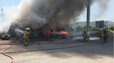 Bursa’da akaryakıt istasyonu yakınındaki lastikçide yangın çıktı