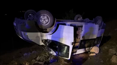 Minibüs şarampole devrildi, 5 kişi yaralandı