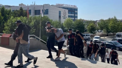 Arkadaşının eşiyle ilişkisi olan kişiye kadın kıyafeti giydirip görüntüleri paylaştılar