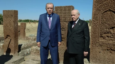 Cumhurbaşkanı Erdoğan ve MHP Lideri Devlet Bahçeli Ahlat'ta bir araya geldi