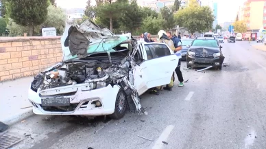 Otomobil 3 araca çarpıp savruldu