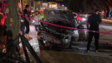 Bursa’da alt geçidin demirlerini yıkıp beton direğe saplandı
