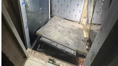 Montajını yaptığı asansör kabininin altında kaldı