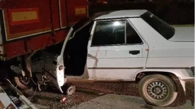 Park hâlindeki TIR’a çarptı, ehliyetine el konuldu
