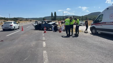 Kütahya yolunda çarpışma: 1 ölü, 4 yaralı