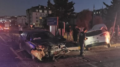 Çerkezköy'de 2 otomobil kafa kafaya çarpıştı