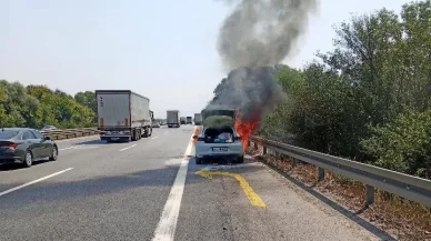 Anadolu Otoyolu’nda seyir hâlindeki otomobil alev aldı