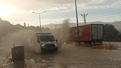 Sivas’ta şiddetli yağış ulaşımı vurdu