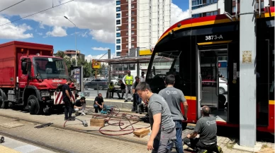 Karşı perona geçerken tramvayın altında kaldı