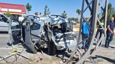 Ağrı’da kavşakta iki araç çarpıştı