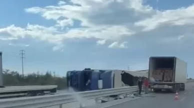 Konya’da kontrolden çıkan tır devrildi: Sürücü yaralandı