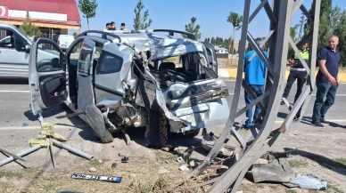 Ağrı’da kavşakta iki araç çarpıştı