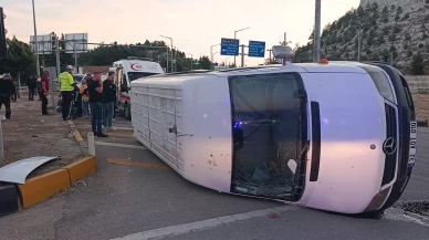 Burdur’da tarım işçilerini taşıyan araç kaza yaptı: 10 yaralı