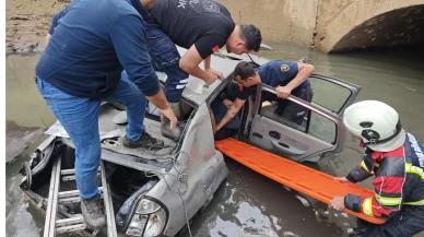 Aydın’da otomobil 10 metreden sulama kanalına uçtu: 2 yaralı
