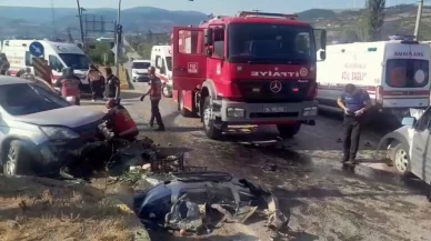 Geyve'de hafif ticari araç ile SUV çarpıştı