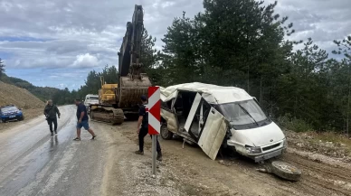 Kastamonu’da işçileri taşıyan minibüs devrildi: 1 ölü, 4 yaralı