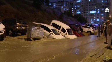 Yol çöktü, araçlar hasar gördü
