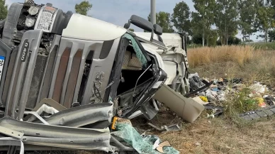 Adana’da atık yüklü tır devrildi: Sürücü yaralandı