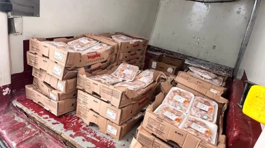 Sakarya’daki depoda son tüketim tarihi geçmiş 140 kilo tavuk kanat ele geçirildi