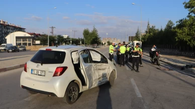 Otomobil Yunus timine çarptı! Bir polis memuru yaralandı