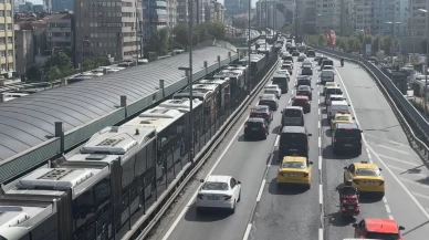 Mecidiyeköy’de metrobüs arızası ulaşımı kilitledi!