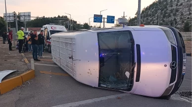 Burdur’da tarım işçilerini taşıyan araç kaza yaptı: 10 yaralı