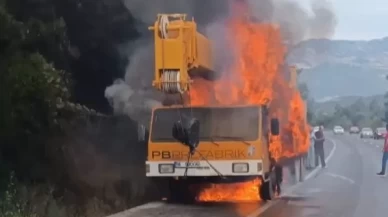 Bursa’da seyir halindeki iş makinesi alevlere teslim oldu