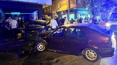 Bursa’da iki otomobil kafa kafaya çarpıştı: 2 yaralı