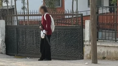 Okul kapısında pompalı tüfekle bekledi!