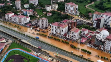 Rize'de sağanak kabusu: Cadde ve yollar göle döndü